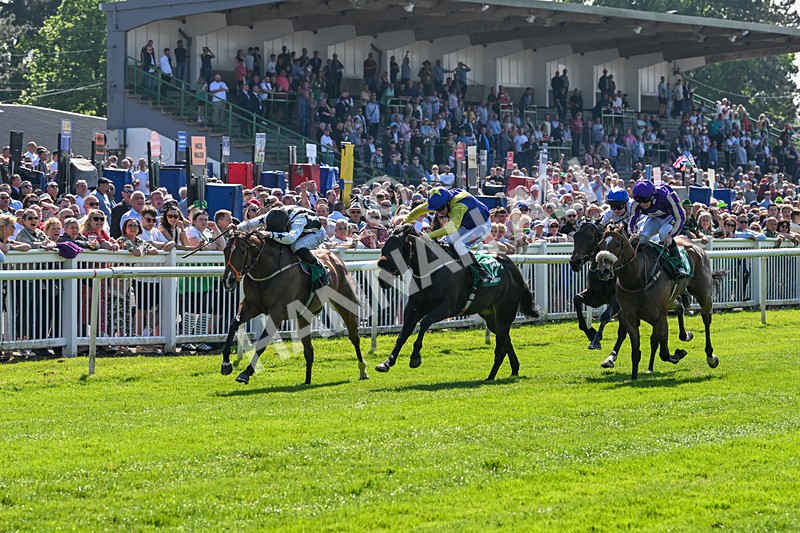 180524-Race 3-Burning Cash-9382 - Race 3