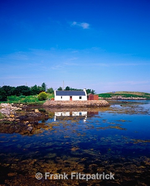 Crofters cottage, Loch Carnan, South Uist, Outer Hebrides. - Island of South Uist in the Outer Hebrides