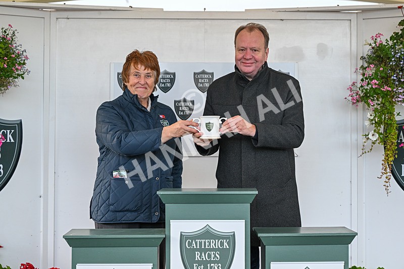 281025-Race 6-The Good Biscuit-2025 - Race 6