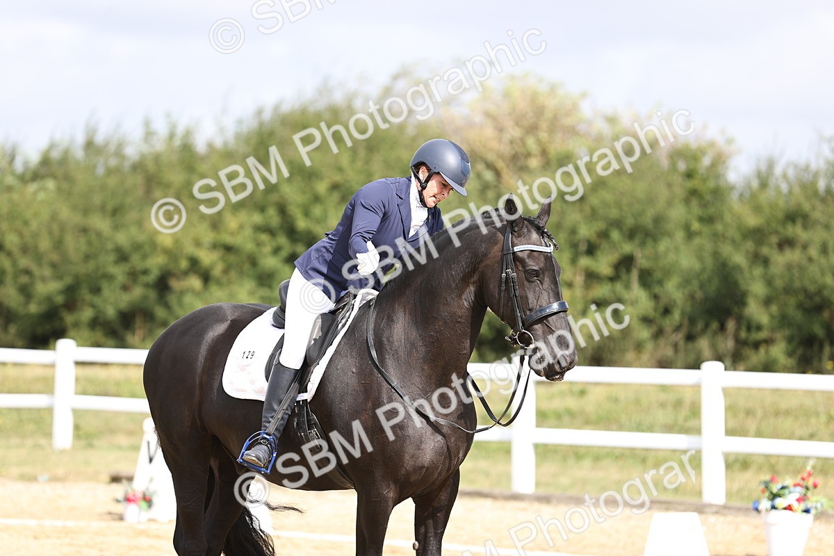 SBM_016117 - Class 14 - Novice 23 - 10.29-11.32