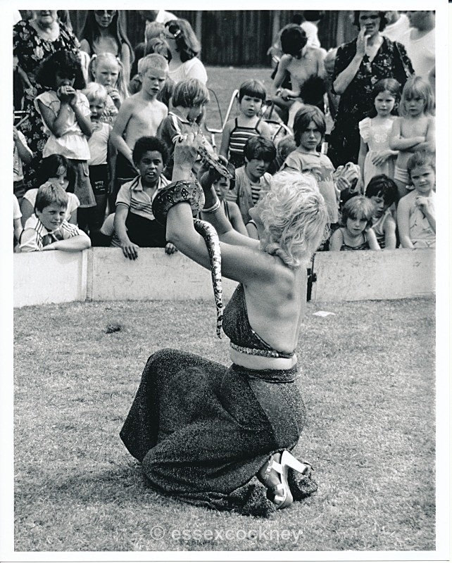  - Open air Circus Barmy park Bethnal green