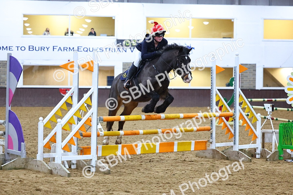 SBM_002647 - Class 6 - Holly & Ivy Stakes - 90cm