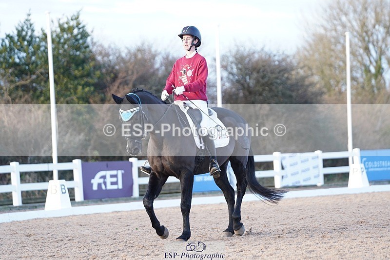 241214-154510-02234 - 131-Alys.Matravers-DARGASONS.MOON.SHADOW