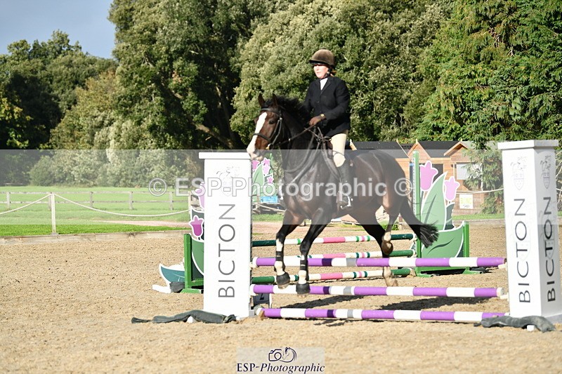 251004A-153422-01878 - Classes 8 & 9 70cm