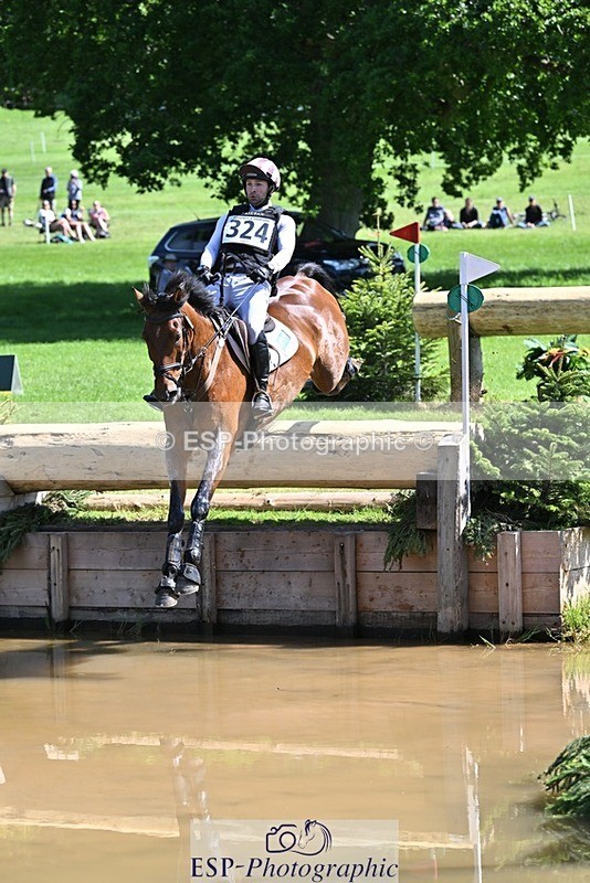 240525-105928-12162 - 324-COOMBELAND_SEMILLY-Rupert_Batting