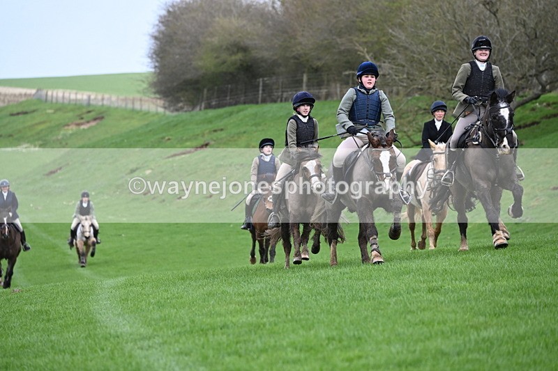 WJ6_9335 - Line Three