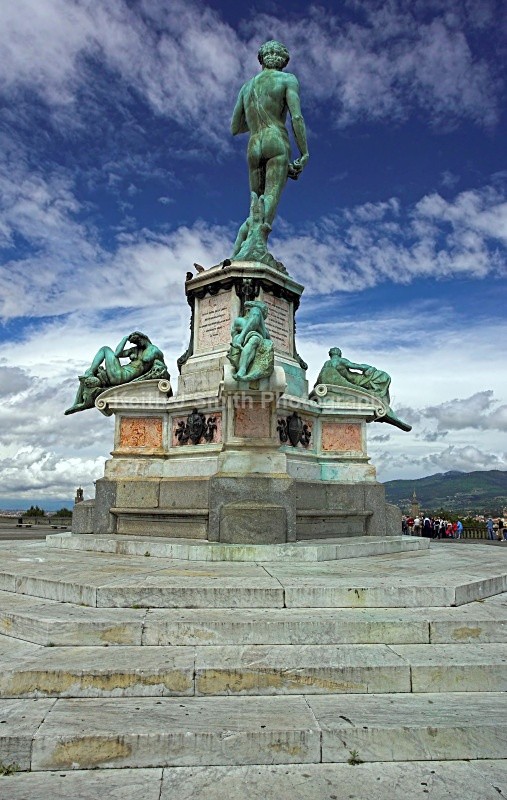 YR6M8004  (RM) - Worldwide