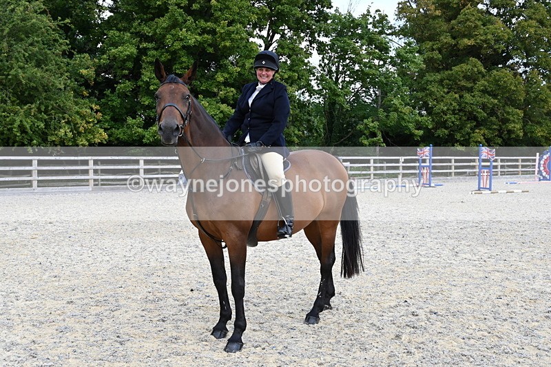 WJ6_3043 - Berks & Bucks - The Old farmhouse - Hound Exercise 20-08-25