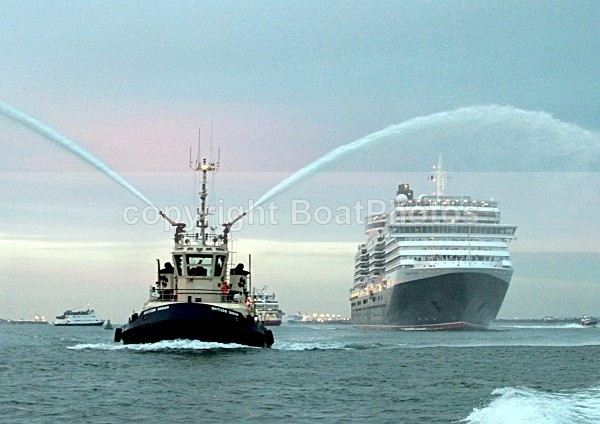 120605 QUEEN VICTORIA IN SOUTHAMPTON IMG_7366 - THREE QUEENS MEET IN SOUTHAMPTON 5th June 2012