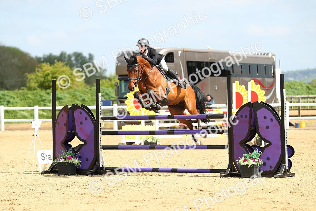 SBM_001370 - Class 5 - Senior Foxhunter 1.20m