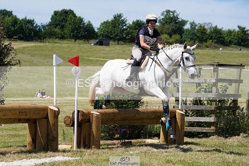 240629X-142952-3214 - 222-Kate_Jupp-CARROWNURLAUR_PRIDE