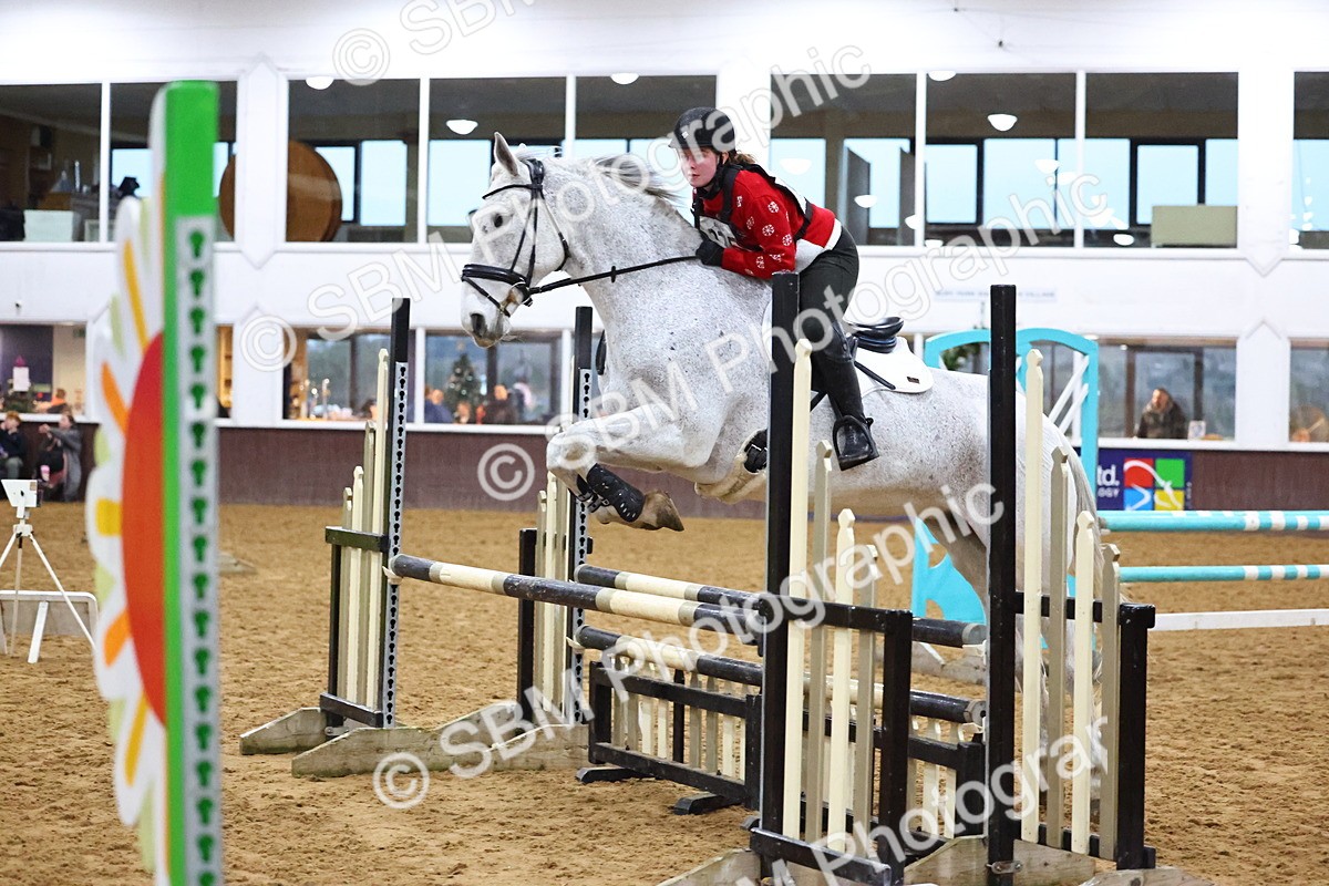 SBM_002543 - Class 6 - Holly & Ivy Stakes - 90cm