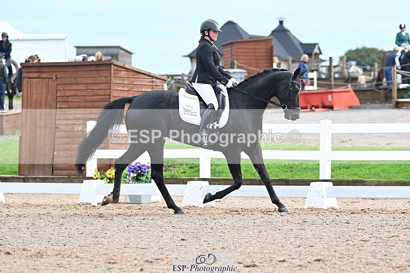 250907-112033-07202 - 003-Helen.JamesDecadent