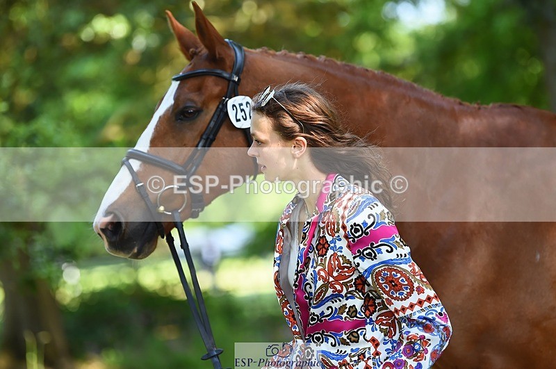 230524-161038-00739 - 252-LVS_MOVISTAR-Elizabeth_Barratt-WEDTrotUp+DR