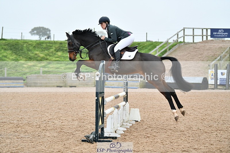 241102A-110559-04188 - SAT Cls 9 British Novice and 90cm Open