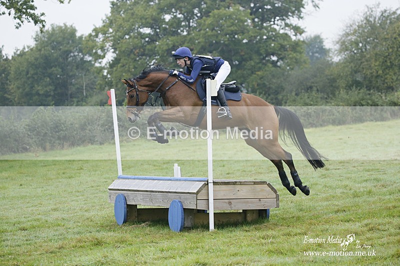 WWHT 171021 0017 - Novice Restricted (0.80m)  17/10/21