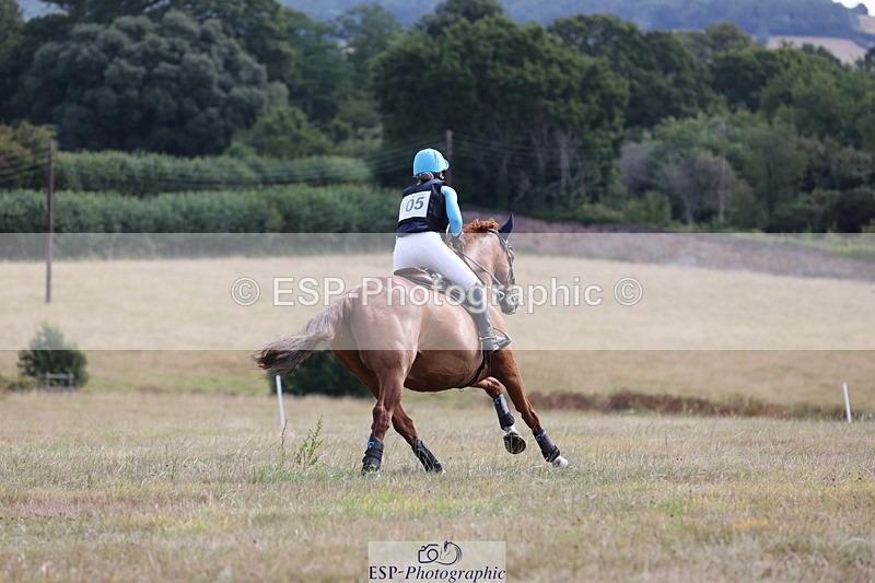 250802A-102945-00901 - C-105-Mimi.van.Ufford-MR.SOCKS