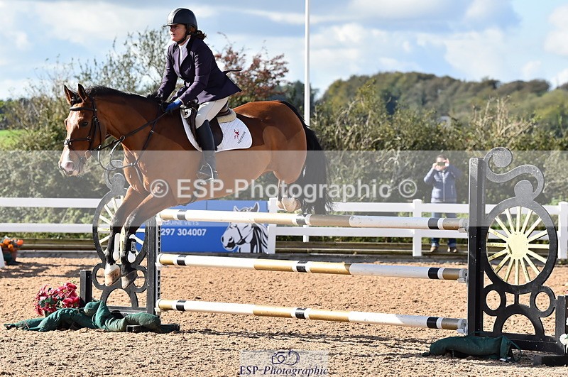 231014A-142008-05268 - Cls 15 1.05m Amateur Q 2nd R