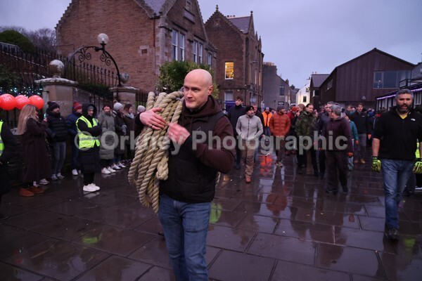 DAD_2035 - Stromness Yule Log Pull