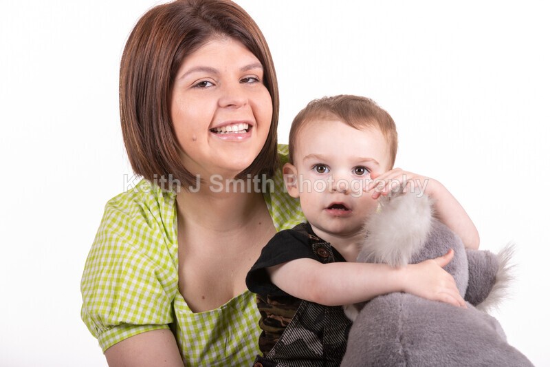 2KJS2755 - Jannie, Kristen & family. Studio