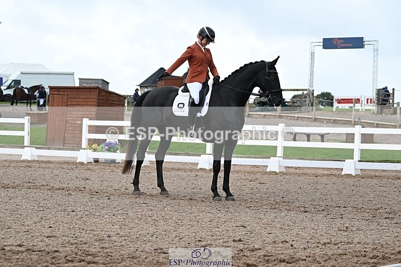 250907-122707-08348 - 004-Charlotte.DickerDevaldi's.Kiss