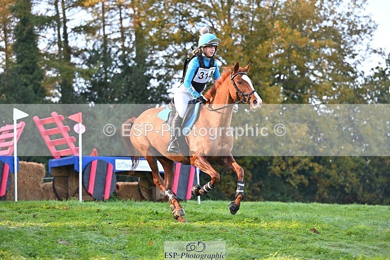 241026-100235-11097 - 314-Beth.Jones-FANTASY.CHILLI.(GB)