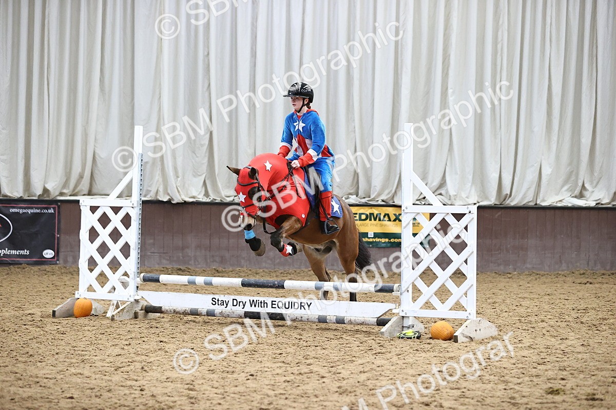 SBM_001601 - Class 3 - Horse & Hound 60cm
