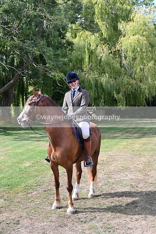 WJ6_3196 - Berks & Bucks - The Old farmhouse - Hound Exercise 20-08-25