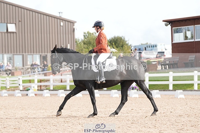 250906-102948-01491 - 004-Charlotte.DickerDevaldi's.Kiss