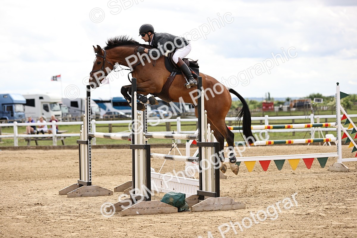 SBM_003072 - Class 11 - Senior Newcomers - 1.10m