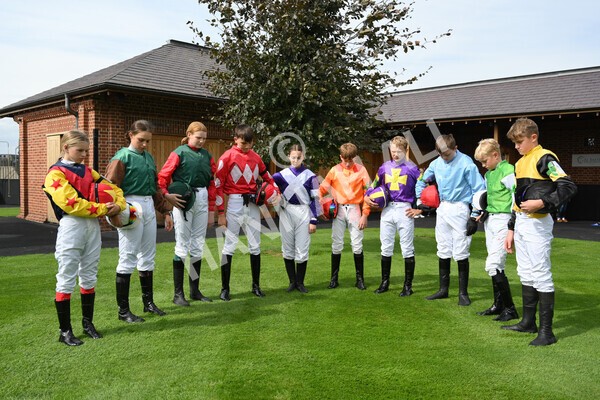 yr04092022p2-1 - 12.50pm. 148cm Open Pony Race
