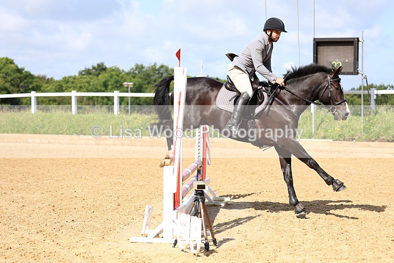 3E7A2642 - Class 2: 70cm Juniors and Seniors