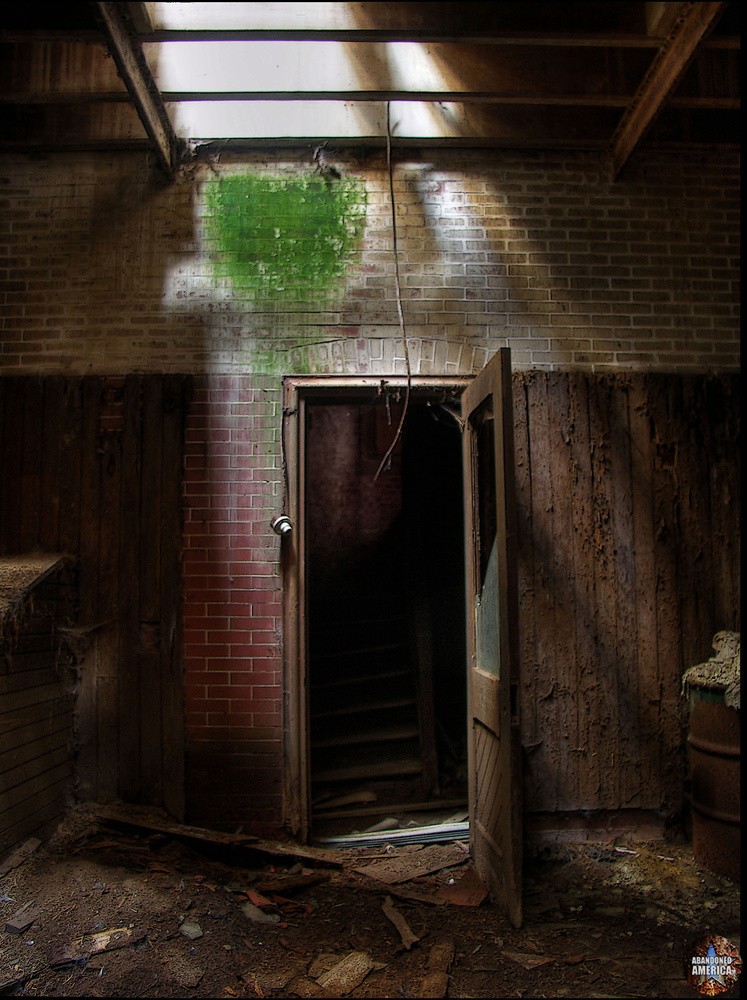 Abandoned carriage house - Matthew Christopher's Abandoned America