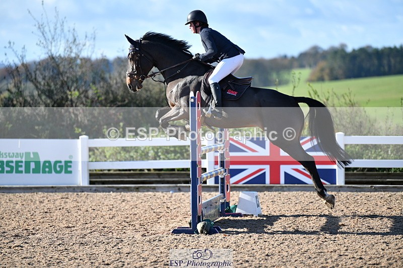 231110A-131921-00523 - Cls 5 Newcomers & 1.10m Open