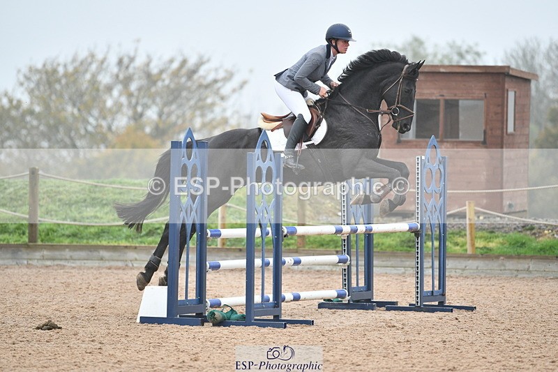 241102A-112220-04275 - SAT Cls 9 British Novice and 90cm Open