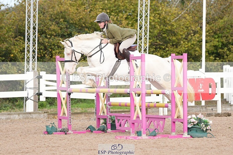 251005-101620-02497 - Cls 22 British Novice and 90cm