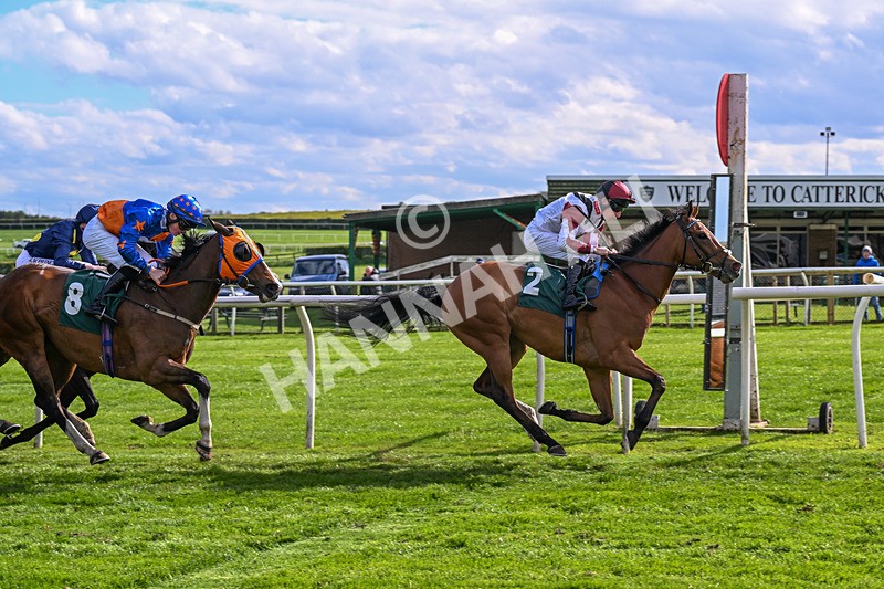 110526-Race 6-Betties Bay-1258 - Race 6 5.00pm Racing Again 21st May Fillies' Handicap