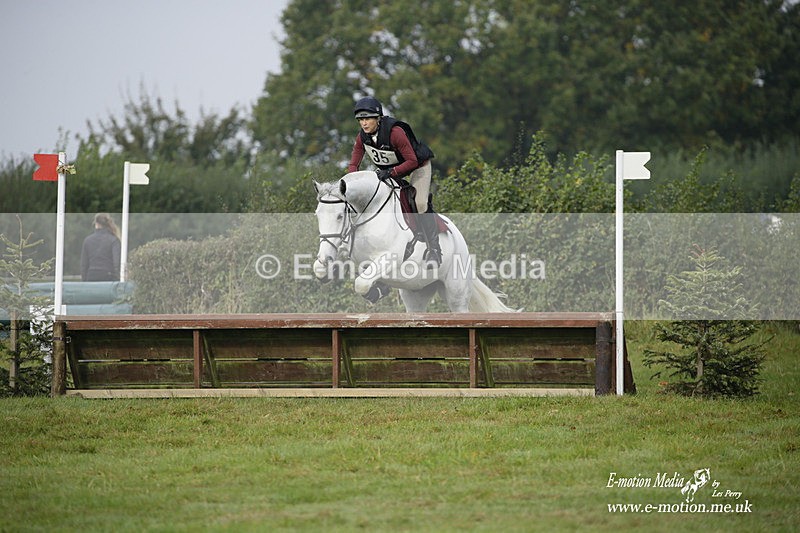 WWHT 171021 0234 - Novice Restricted (0.80m)  17/10/21