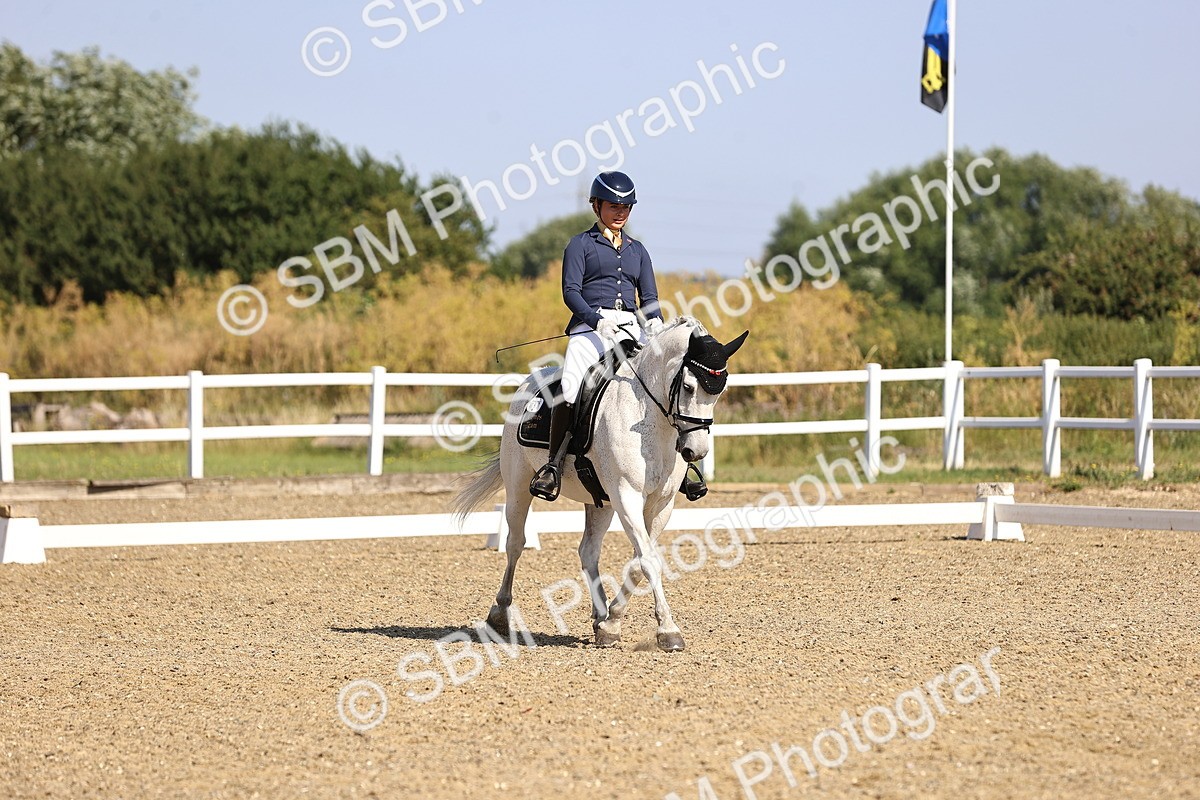SBM_008739 - Novice 5 - 08.30-9.33