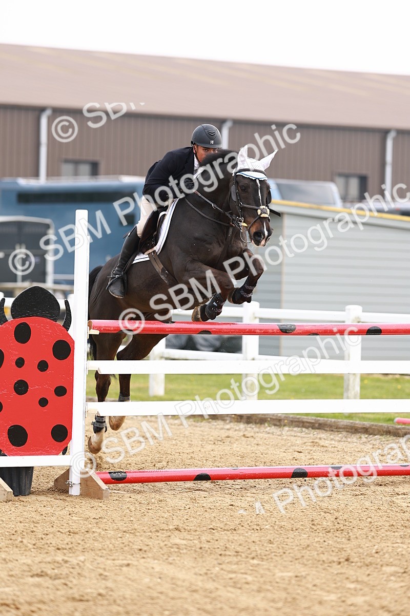  - Class 19 - Senior Foxhunter - 1.20m