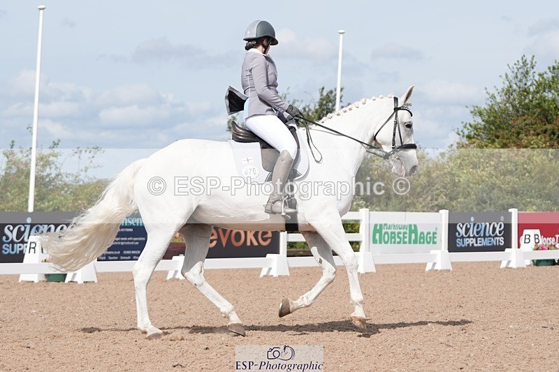 250906-122718-02350 - 070-Charlotte.DoreyDeards.Silver.Bounce