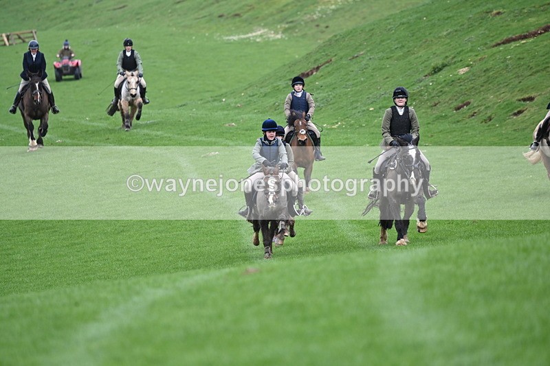 WJ6_9307 - Line Three