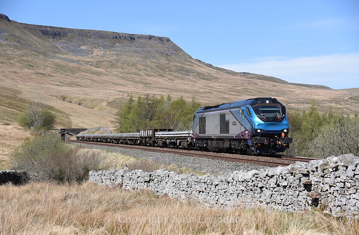 JL - 24.4.20 68032 'Destroyer' 6K05 Carlisle - Crewe, Ais Gill MP 260 - Ais Gill - Milepost 260