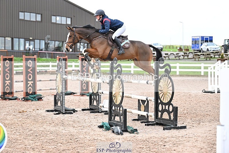 251206-132717-01101 - Cls 13 Snr Foxhunter and 1.20m