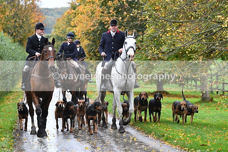 WJ5_6100 - B&B walk back for Hunt Tea !