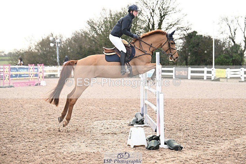 251206-123301-00983 - Cls 12 Snr Newcomers and 1.10m