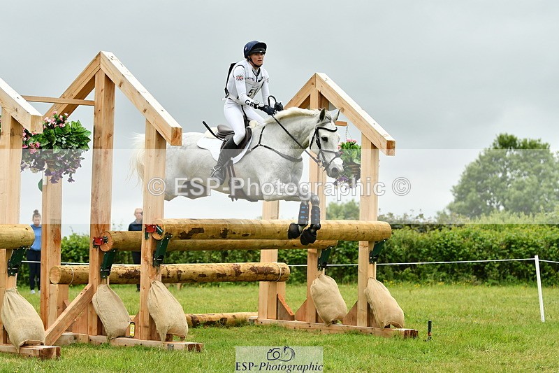 250524A-101218-08656 - A-051-Jemima.Howden-VAN.KAUNITZ