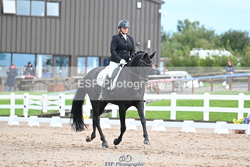 250907-111840-07178 - 003-Helen.JamesDecadent