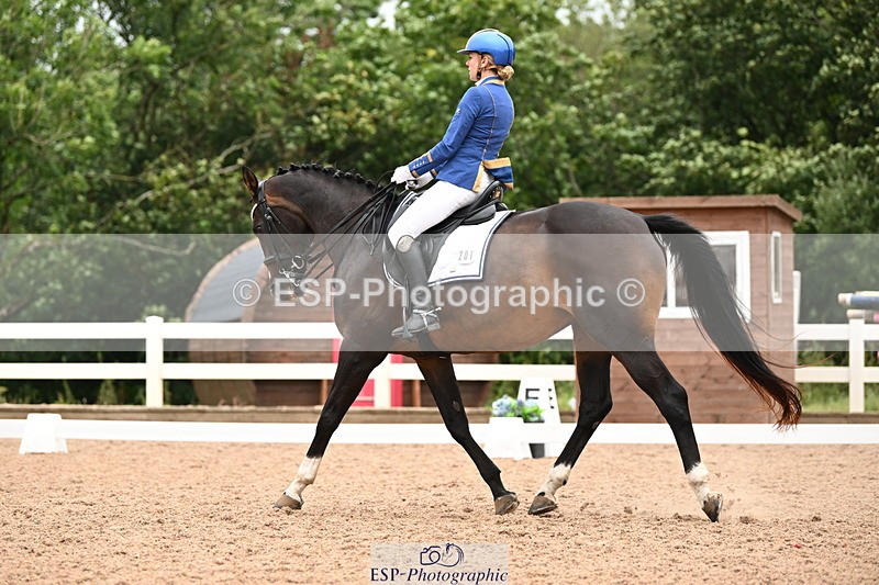 240815A-133725-01573 - 201-Natasha.Collings-Costello-Dovevale.Tender.Dove