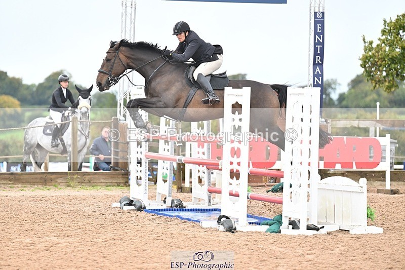 251003-132153-01095 - Cls 3 Foxhunter and 1.20m